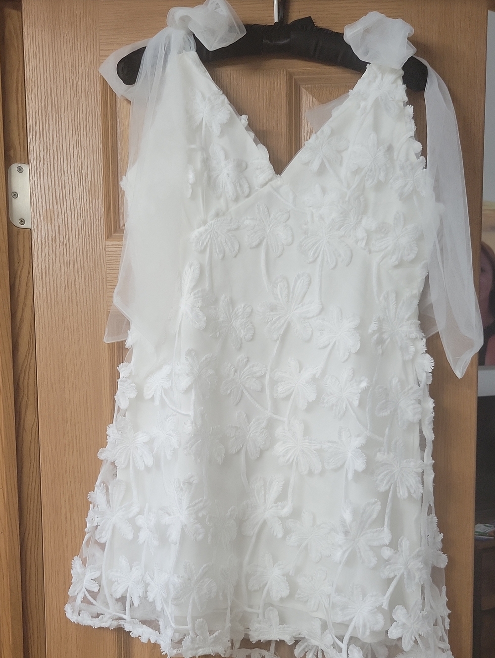 NWT- SELFIE LESLIE White Floral Appliqué V-Neck Mini Dress